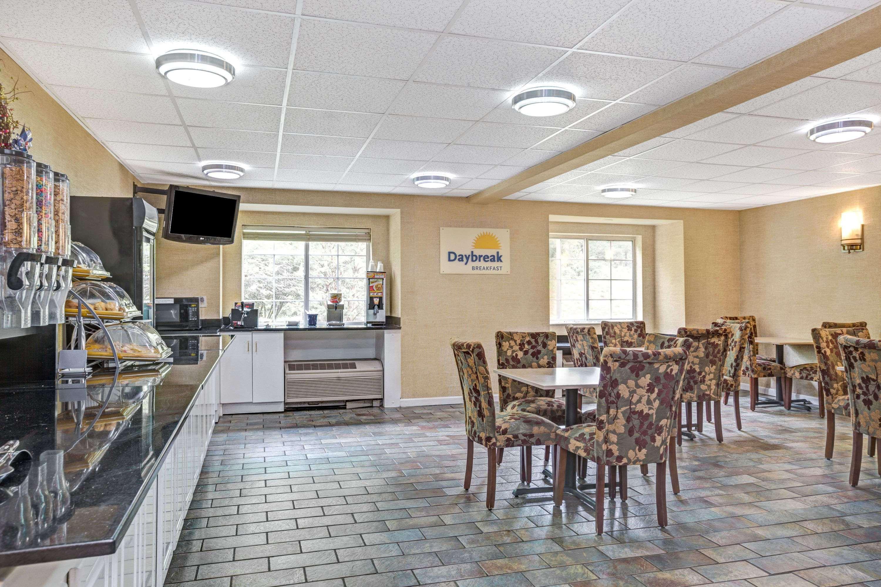 Days Inn By Wyndham Sturbridge Exterior foto